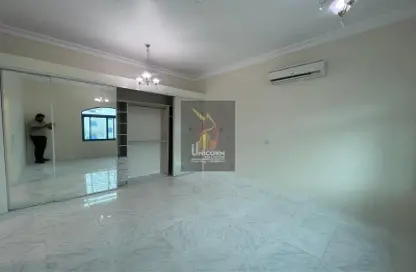 Compound - 5 Bedrooms - 4 Bathrooms for rent in Al Nuaija Street - Al Nuaija - Doha
