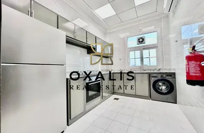 Apartment - 2 Bedrooms - 3 Bathrooms for rent in Al Nuaija - Doha