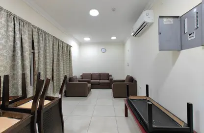 Apartment - 2 Bedrooms - 2 Bathrooms for rent in Umm Ghwailina Comm - Umm Ghuwalina - Umm Ghuwailina - Doha