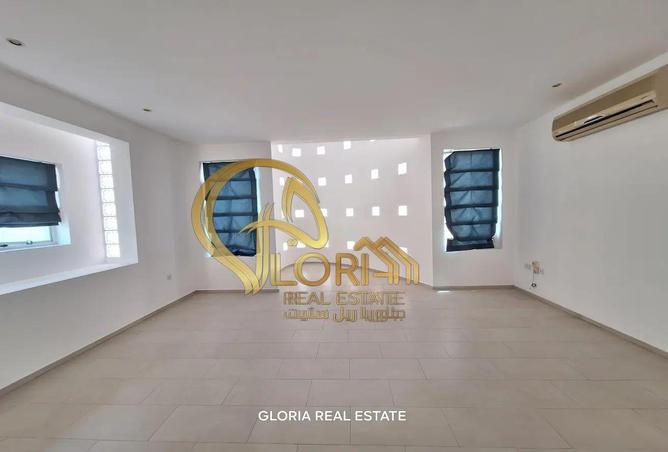 957710 - Property Image 3