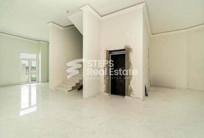 989740 - Property Image 2