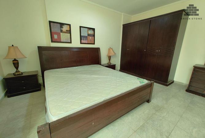913233 - Property Image 2