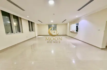 شقة - 4 غرف نوم - 5 حمامات للايجار في شقق مساكن المطار القديم - طريق المطار القديم - الدوحة