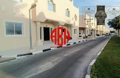 Villa - 3 Bedrooms - 4 Bathrooms for rent in Al Hanaa Street - Al Gharrafa - Doha