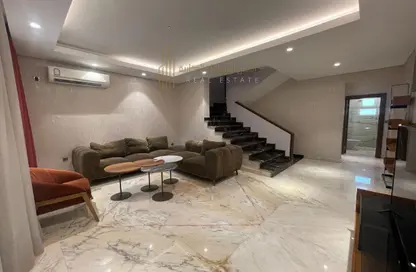 فيلا - 3 غرف نوم - 3 حمامات للايجار في شارع النعيجة - غرب الهلال - الهلال - الدوحة