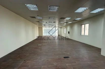 مساحات مكتبية - استوديو - 2 حمامات للايجار في مبنى رمادا التجاري - شارع الروابي - المنتزه - الدوحة