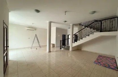 مجمع سكني - 5 غرف نوم - 3 حمامات للايجار في شارع العزيزة - العزيزية - الدوحة
