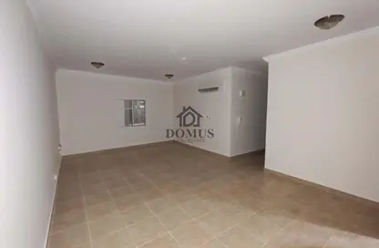 شقة - 3 غرف نوم - 2 حمامات للايجار في شارع انس - فريج بن محمود الشمالي - فريج بن محمود - الدوحة