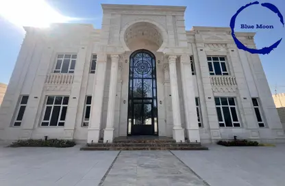 فيلا - 8 غرف نوم - 8 حمامات للبيع في الدفنة - الدفينة - الدوحة