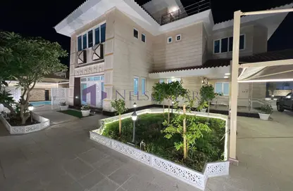 Villa - 3 Bedrooms - 5 Bathrooms for rent in West Bay - West Bay - Doha