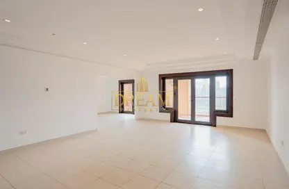 Apartment - 2 Bedrooms - 3 Bathrooms for rent in Porto Arabia - The Pearl Island - Doha