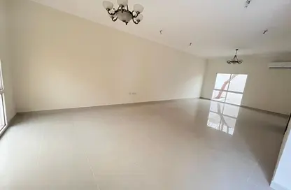 مجمع سكني - 5 غرف نوم - 4 حمامات للايجار في شارع المطار القديم - طريق المطار القديم - الدوحة
