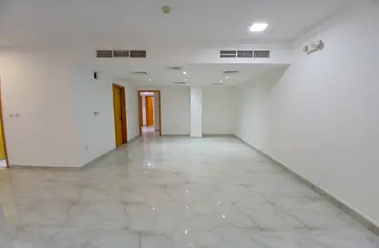 Apartment - 3 Bedrooms - 3 Bathrooms for rent in Al Mansoura - Al Mansoura - Doha