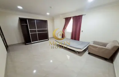 Apartment - 1 Bedroom - 1 Bathroom for rent in Bin Omran 35 - Fereej Bin Omran - Doha