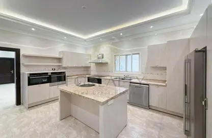 Villa - 7 Bedrooms - 7 Bathrooms for sale in Umm Qarn - Al Daayen