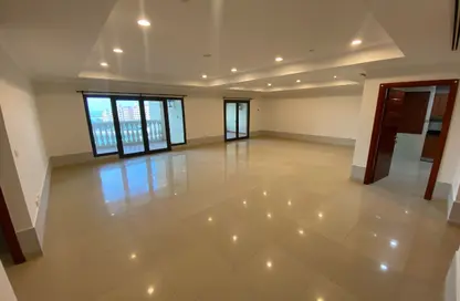 Apartment - 2 Bedrooms - 2 Bathrooms for rent in West Porto Drive - Porto Arabia - The Pearl Island - Doha