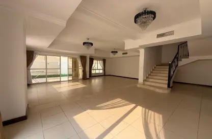 فيلا - 4 غرف نوم - 4 حمامات للايجار في شارع الوعب - الوعب - الدوحة