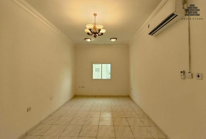 903389 - Property Image 2