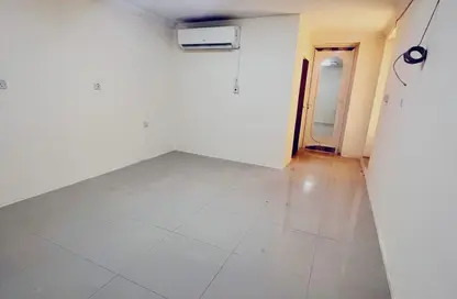 مجمع سكني - 1 حمام للايجار في الدحيل - الدوحة