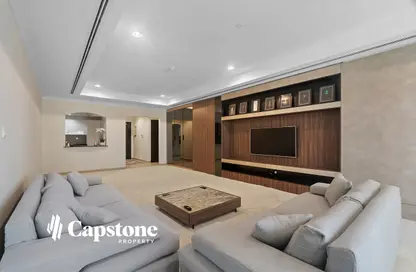 Apartment - 1 Bedroom - 2 Bathrooms for rent in Marina Gate - Porto Arabia - The Pearl Island - Doha