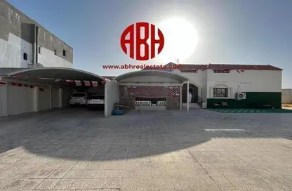 فيلا - 4 غرف نوم - 4 حمامات للبيع في مجمع النعيم - شمال الدحيل - الدحيل - الدوحة