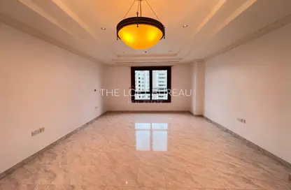Apartment - 2 Bedrooms - 3 Bathrooms for rent in East Porto Drive - Porto Arabia - The Pearl Island - Doha