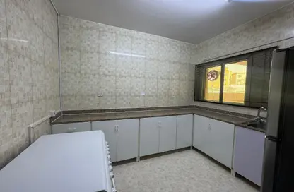 Apartment - 2 Bedrooms - 2 Bathrooms for rent in Bin Omran - Fereej Bin Omran - Doha
