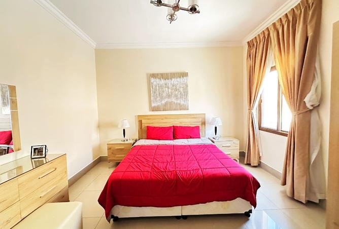 989704 - Property Image 2