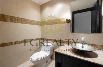 Apartment - 2 Bedrooms - 3 Bathrooms for rent in East Porto Drive - Porto Arabia - The Pearl Island - Doha