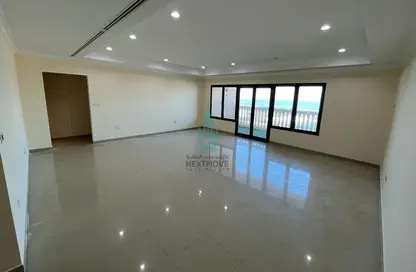 Empty Room image for: Apartment - 3 Bedrooms - 4 Bathrooms for rent in Porto Arabia - The Pearl Island - Doha, Image 1