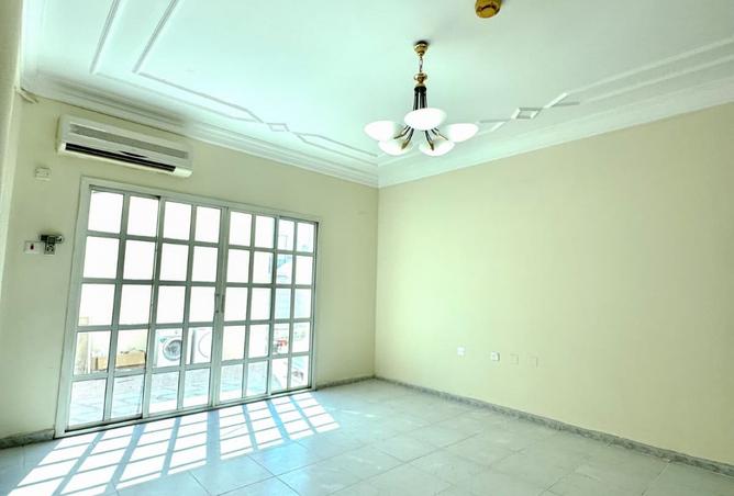 983226 - Property Image 3