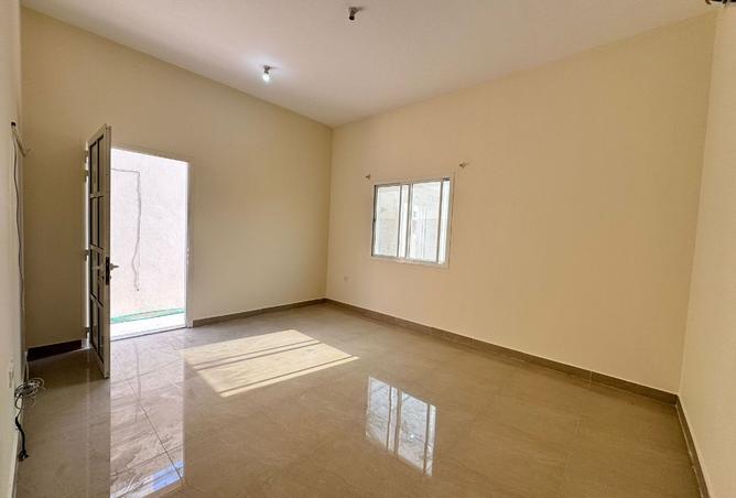 978907 - Property Image 2