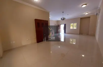 مجمع سكني - 5 غرف نوم - 5 حمامات للايجار في شارع  بو هامو - أبو هامور - الدوحة