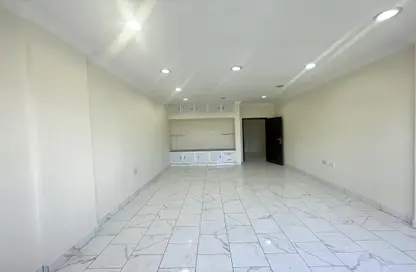 Empty Room image for: Apartment - 3 Bedrooms - 3 Bathrooms for rent in Al Doha Plaza - Al Sadd - Al Sadd - Doha, Image 1