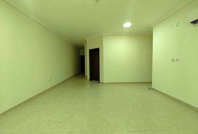 932812 - Property Image 2