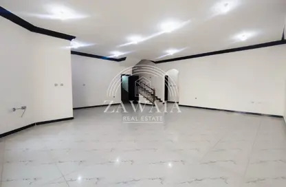 Villa - 5 Bedrooms - 4 Bathrooms for rent in Ain Khaled Villas - Ain Khaled - Doha