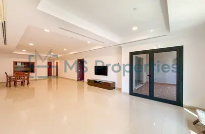 Apartment - 1 Bedroom - 2 Bathrooms for rent in East Porto Drive - Porto Arabia - The Pearl Island - Doha