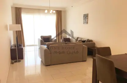 Living / Dining Room image for: Apartment - 1 Bedroom - 2 Bathrooms for rent in Viva Bahriyah - The Pearl Island - Doha, Image 1