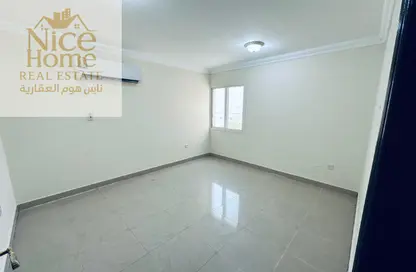 شقة - 2 غرف نوم - 2 حمامات للايجار في العزيزية - الدوحة