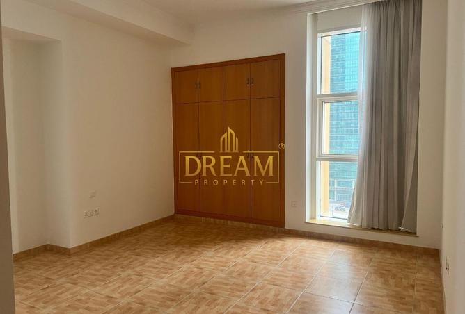 955221 - Property Image 2