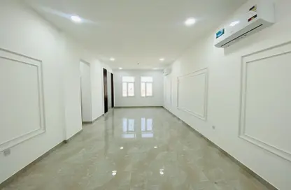 شقة - 2 غرف نوم - 2 حمامات للايجار في شارع العزيزة - العزيزية - الدوحة