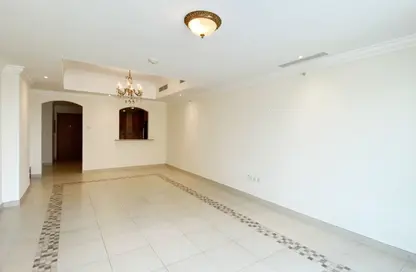 Apartment - 1 Bedroom - 2 Bathrooms for rent in West Porto Drive - Porto Arabia - The Pearl Island - Doha