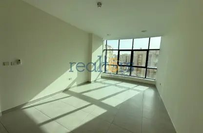 Apartment - 3 Bedrooms - 2 Bathrooms for rent in Anas Street - Fereej Bin Mahmoud North - Fereej Bin Mahmoud - Doha
