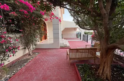 فيلا - 4 غرف نوم - 5 حمامات للايجار في سوق الغرافة - الغرافة - الدوحة