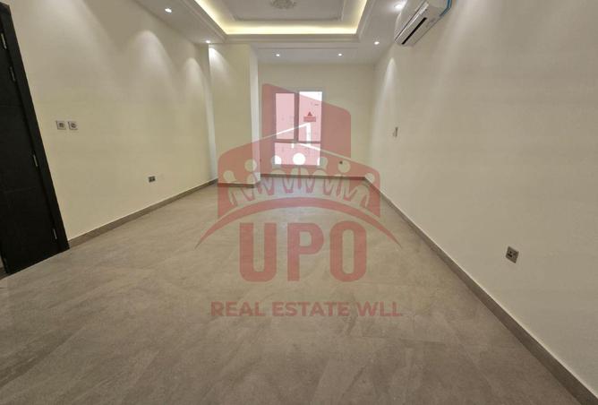 943329 - Property Image 2