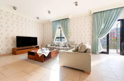 Apartment - 3 Bedrooms - 3 Bathrooms for rent in Carnaval - Qanat Quartier - The Pearl Island - Doha