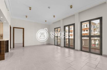 Apartment - 2 Bedrooms - 3 Bathrooms for rent in Carnaval - Qanat Quartier - The Pearl Island - Doha