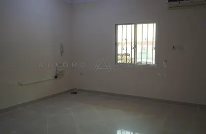 شقة - 2 غرف نوم - 2 حمامات للايجار في شارع المطار القديم - طريق المطار القديم - الدوحة