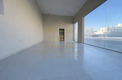 Shop - Studio - 1 Bathroom for rent in Salwa Road - Al Aziziyah - Doha