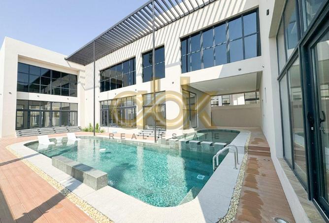 960894 - Property Image 2